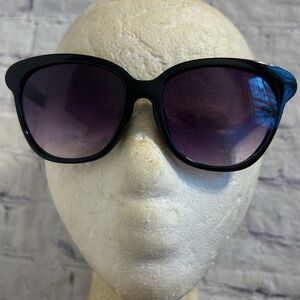 JESSICA SIMPSON BLACK PLASTIC FRAMES PURPLE LENS CATEYE SHAPE SUNGLASSES